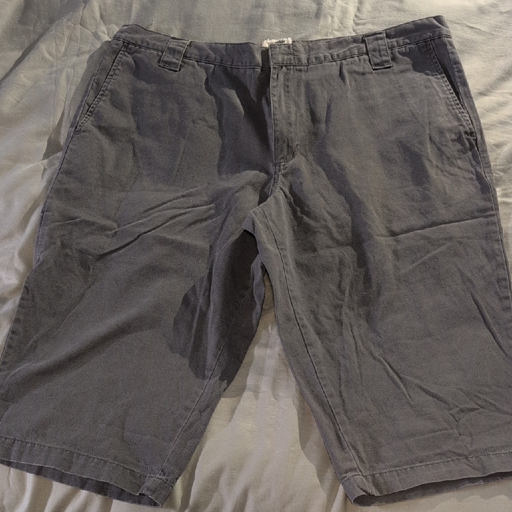 Chor Hot Topic Men's Charcoal Cropped 3/4 Shorts - 40 x 16